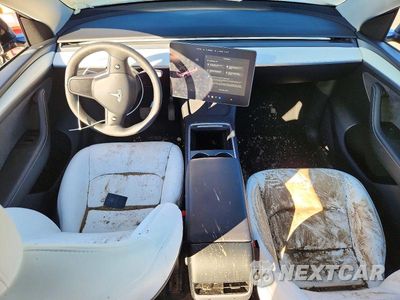 Zdjęcie 8 z 13 samochodu: 2024 TESLA MODEL Y VIN:7SAYGDEE6RA238864 - miniatura