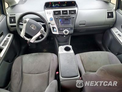 Zdjęcie 8 z 12 samochodu: 2013 TOYOTA PRIUS V TWO VIN:JTDZN3EU7D3231133 - miniatura
