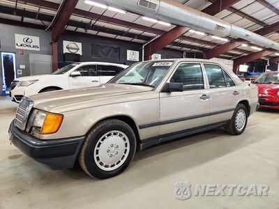 1989 MERCEDES-BENZ 300 E WDBEA30D8KA949153 - główne zdjęcie licytacji z USA - miniatura