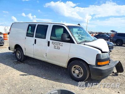 Czwarte zdjęcie samochodu z boku: 2018 CHEVROLET EXPRESS 2500 DELIVERY VAN VIN:1GCWGAFG1J1343024 - miniatura
