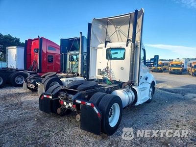 Trzecie zdjęcie samochodu z tyłu: 2014 KENWORTH T680 SEMI TRUCK VIN:1XKYA48X3EJ403050 - miniatura