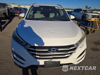 Piąte zdjęcie samochodu w środku: 2017 HYUNDAI TUCSON SE VIN:KM8J3CA47HU342091 - miniatura