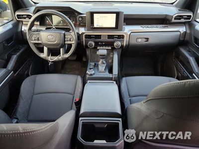 Zdjęcie 8 z 12 samochodu: 2025 TOYOTA TACOMA SR5 VIN:3TMLB5JN8SM201496 - miniatura