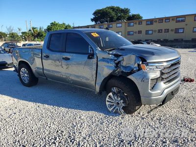 Czwarte zdjęcie samochodu z boku: 2025 CHEVROLET SILVERADO C1500 CUSTOM VIN:1GCRABEK9SZ323732 - miniatura