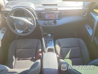Zdjęcie 8 z 12 samochodu: 2018 TOYOTA RAV4 LE VIN:JTMZFREV1JJ211718 - miniatura