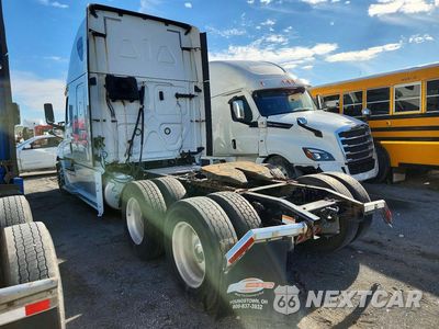 Drugie zdjęcie samochodu z przodu: 2020 FREIGHTLINER CASCADIA 126 SEMI TRUCK VIN:3AKJHHDR2LSLZ7411 - miniatura