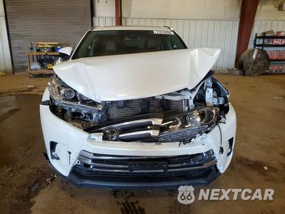 Piąte zdjęcie samochodu w środku: 2019 TOYOTA HIGHLANDER LIMITED PLATINUM VIN:5TDDZRFH2KS940003 - miniatura