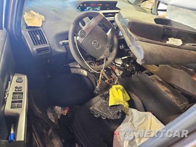 Zdjęcie 8 z 12 samochodu: 2016 TOYOTA PRIUS V TWO VIN:JTDZN3EU6GJ053814 - miniatura