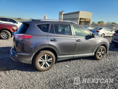 Trzecie zdjęcie samochodu z tyłu: 2018 TOYOTA RAV4 XLE VIN:JTMRFREV8JJ241315 - miniatura