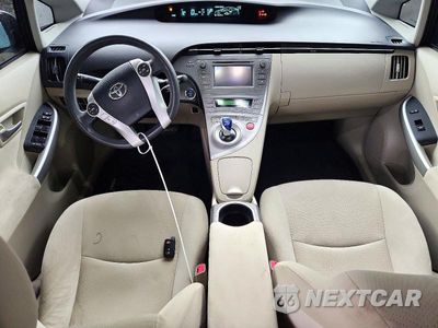 Zdjęcie 8 z 12 samochodu: 2013 TOYOTA PRIUS TWO VIN:JTDKN3DU1D5689841 - miniatura