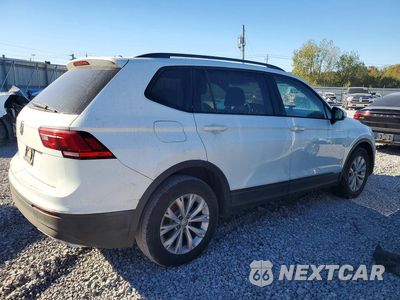 Trzecie zdjęcie samochodu z tyłu: 2019 VOLKSWAGEN TIGUAN S VIN:3VV1B7AX1KM039393 - miniatura