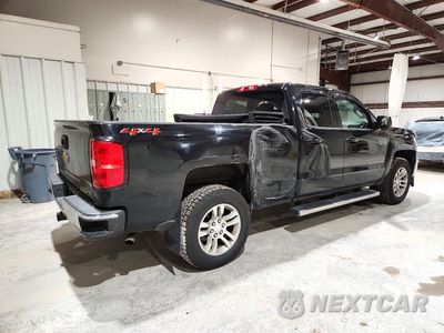 Trzecie zdjęcie samochodu z tyłu: 2018 CHEVROLET SILVERADO K1500 LT VIN:1GCVKREC8JZ211967 - miniatura
