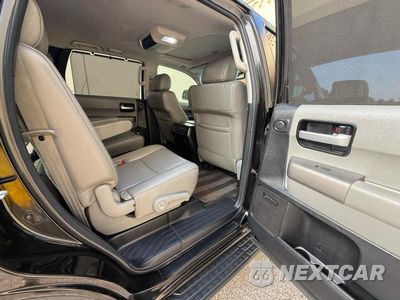 Zdjęcie 6 z 10 samochodu: 2014 TOYOTA SEQUOIA LIMITED VIN:5TDJW5G10ES104118 - miniatura