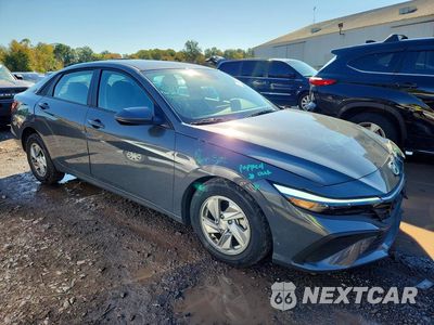 Czwarte zdjęcie samochodu z boku: 2026 HYUNDAI ELANTRA SE VIN:KMHLL4DG8TU109608 - miniatura