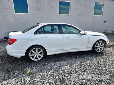 Trzecie zdjęcie samochodu z tyłu: 2014 MERCEDES-BENZ C 300 4MATIC VIN:WDDGF8AB1EG237385 - miniatura