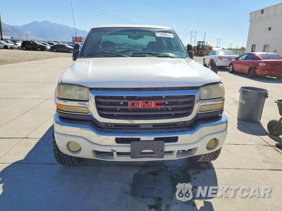 Piąte zdjęcie samochodu w środku: 2005 GMC SIERRA K2500 HEAVY DUTY VIN:1GTHK23295F916217 - miniatura