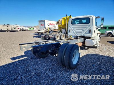 Trzecie zdjęcie samochodu z tyłu: 2013 INTERNATIONAL 4000 4400 - SEMI TRUCK VIN:3HAMKAANXDL296192 - miniatura
