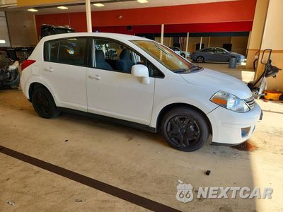 Czwarte zdjęcie samochodu z boku: 2012 NISSAN VERSA VIN:3N1BC1CP3CK812049 - miniatura