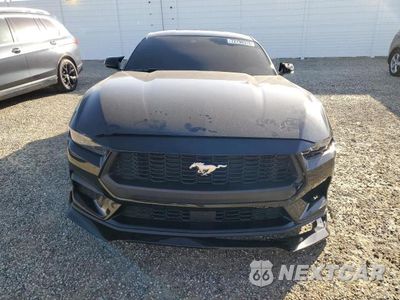 Piąte zdjęcie samochodu w środku: 2025 FORD MUSTANG VIN:1FA6P8TH9S5114421 - miniatura