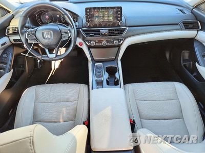 Zdjęcie 8 z 12 samochodu: 2019 HONDA ACCORD TOURING VIN:1HGCV2F93KA030916 - miniatura