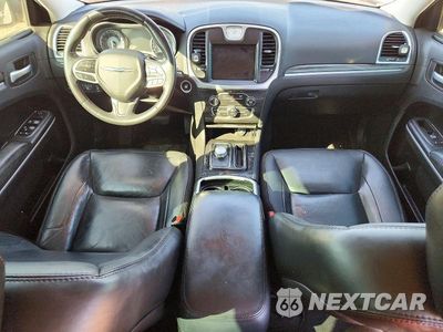 Zdjęcie 8 z 12 samochodu: 2019 CHRYSLER 300 TOURING VIN:2C3CCAAG0KH682984 - miniatura