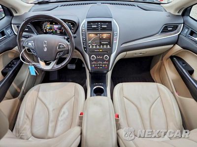 Zdjęcie 8 z 13 samochodu: 2017 LINCOLN MKC RESERVE VIN:5LMCJ3D96HUL54977 - miniatura