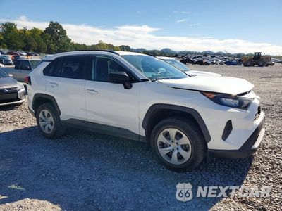 Czwarte zdjęcie samochodu z boku: 2021 TOYOTA RAV4 LE VIN:2T3H1RFV2MC153683 - miniatura