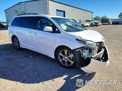 Czwarte zdjęcie samochodu z boku: 2016 TOYOTA SIENNA SE VIN:5TDXK3DC5GS716432 - miniatura