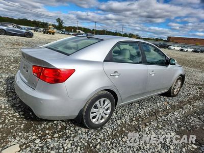 Trzecie zdjęcie samochodu z tyłu: 2012 KIA FORTE EX VIN:KNAFU4A25C5571817 - miniatura