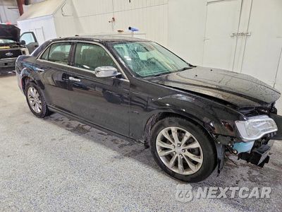 Czwarte zdjęcie samochodu z boku: 2018 CHRYSLER 300 LIMITED VIN:2C3CCAKG8JH127553 - miniatura