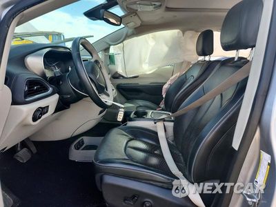 Zdjęcie 7 z 13 samochodu: 2018 CHRYSLER PACIFICA HYBRID LIMITED VIN:2C4RC1N78JR229561 - miniatura