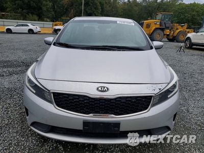 Piąte zdjęcie samochodu w środku: 2018 KIA FORTE LX VIN:3KPFK4A78JE236704 - miniatura