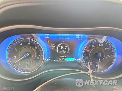Zdjęcie 9 z 12 samochodu: 2016 CHRYSLER 300C VIN:2C3CCAKG9GH244258 - miniatura