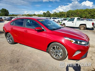 Czwarte zdjęcie samochodu z boku: 2023 KIA FORTE LXS VIN:3KPF24AD6PE559650 - miniatura
