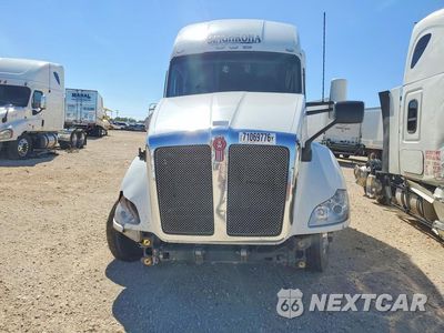 Piąte zdjęcie samochodu w środku: 2022 KENWORTH T680 SEMI TRUCK VIN:1XKYD49X5NJ107422 - miniatura