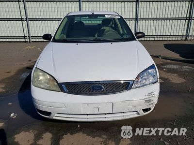Piąte zdjęcie samochodu w środku: 2005 FORD FOCUS ZX4 VIN:1FAFP34N25W281936 - miniatura