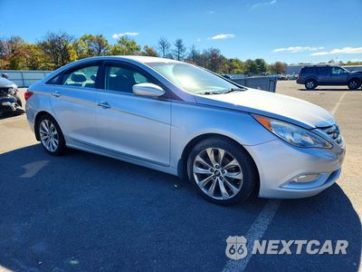 Czwarte zdjęcie samochodu z boku: 2012 HYUNDAI SONATA SE 2.0T VIN:5NPEC4AB2CH447697 - miniatura