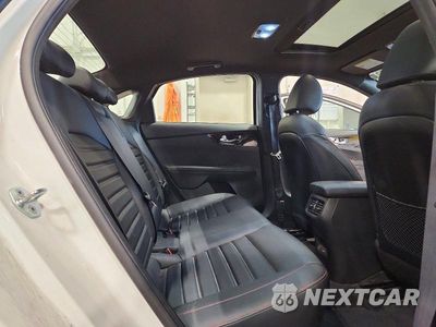 Zdjęcie 10 z 12 samochodu: 2023 KIA FORTE GT VIN:3KPF44AC7PE519417 - miniatura