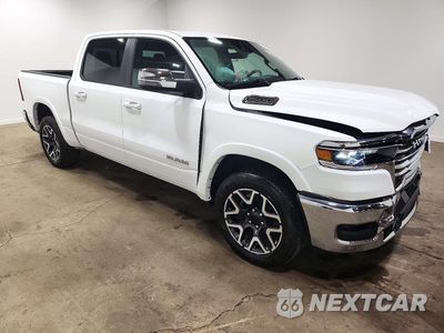 Czwarte zdjęcie samochodu z boku: 2026 RAM 1500 LARAMIE VIN:3C6SRFJP1T4202335 - miniatura