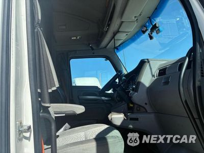 Piąte zdjęcie samochodu w środku: 2016 KENWORTH CONSTRUCTION T680 VIN:1XKYD49X2GJ491954 - miniatura