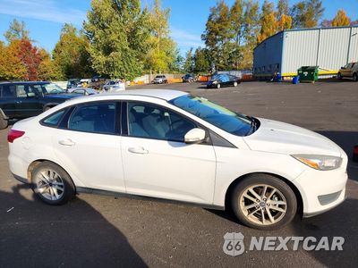 Czwarte zdjęcie samochodu z boku: 2017 FORD FOCUS SE VIN:1FADP3F24HL308750 - miniatura