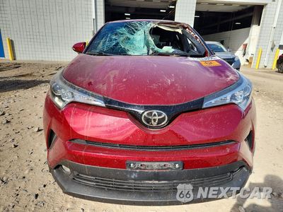 Piąte zdjęcie samochodu w środku: 2018 TOYOTA C-HR XLE VIN:NMTKHMBXXJR011121 - miniatura