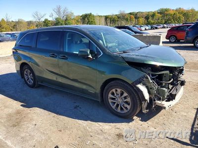 Czwarte zdjęcie samochodu z boku: 2021 TOYOTA SIENNA LE VIN:5TDKRKEC3MS027581 - miniatura