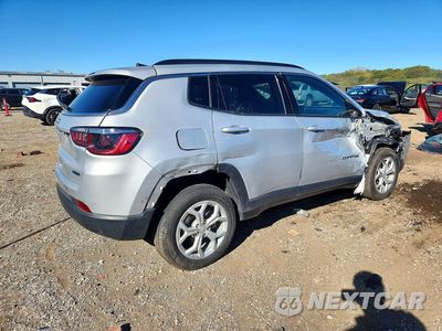 Trzecie zdjęcie samochodu z tyłu: 2024 JEEP COMPASS LATITUDE VIN:3C4NJDBN1RT110560 - miniatura