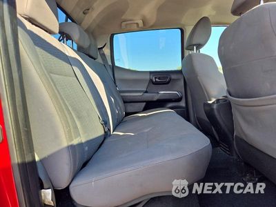 Zdjęcie 10 z 12 samochodu: 2019 TOYOTA TACOMA SR5 V6 VIN:3TMAZ5CN3KM107784 - miniatura