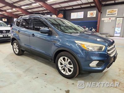 Czwarte zdjęcie samochodu z boku: 2018 FORD ESCAPE SE VIN:1FMCU9GD4JUA58214 - miniatura