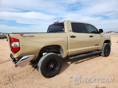 Trzecie zdjęcie samochodu z tyłu: 2019 TOYOTA TUNDRA CREWMAX SR5 VIN:5TFEM5F1XKX142891 - miniatura