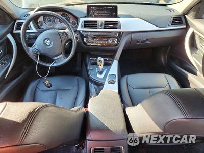 Zdjęcie 8 z 12 samochodu: 2016 BMW 320 XI VIN:WBA8E5G59GNU20076 - miniatura