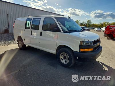 Czwarte zdjęcie samochodu z boku: 2019 CHEVROLET EXPRESS G2500 VIN:1GCWGAFG2K1371853 - miniatura