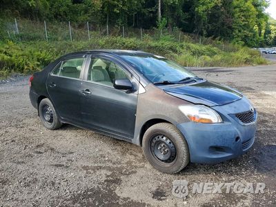 Czwarte zdjęcie samochodu z boku: 2010 TOYOTA YARIS BASE VIN:JTDBT4K34A1356039 - miniatura